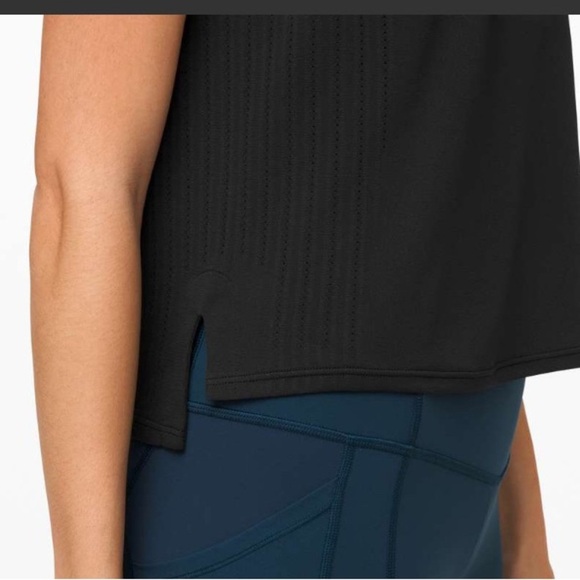 LULULEMON BLACK TRAIN TO BE SLEEVELESS CROP ATHLETIC TANK TOP WOMENS SZ 4 - Picture 8 of 8